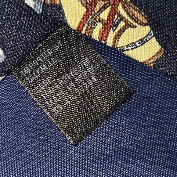 GOLF THEME MENS SILK TIE NAVY GOLDS REDS GOLFING GEAR - Picture 4 of 4